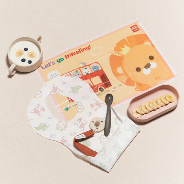 K-MOM disposable bibs & table mats